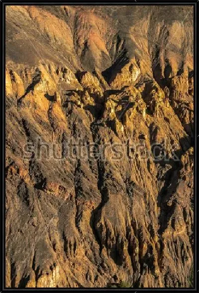 Картина Золотые горы с красивым рельефом