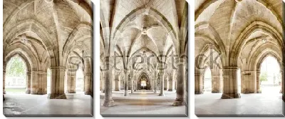 Модульная картина Красивый лабиринт с арочными сводами и колоннами