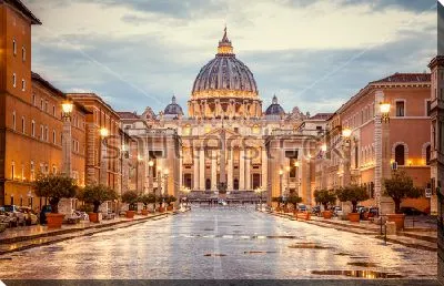 Вечерний городской пейзаж с видом на Собор Святого Петра в Риме