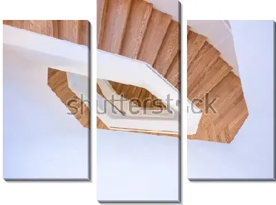 Модульная картина Деревянная винтовая лестница с белыми перилами