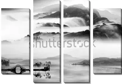 Прекрасный монохромный пейзаж в стиле китайской живописи тушью - высокие горы в тумане и красивый мостик на озере