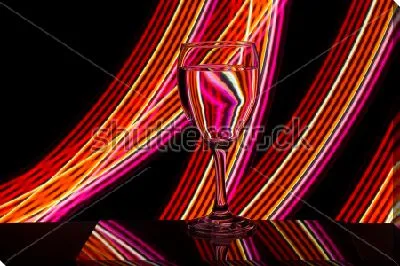 Постер Бокал вина на чёрном фоне с полосами разноцветного неонового света