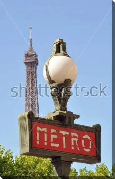 Постер Знак метро на фоне шпиля Эйфелевой башни - композиция в стиле арт-деко