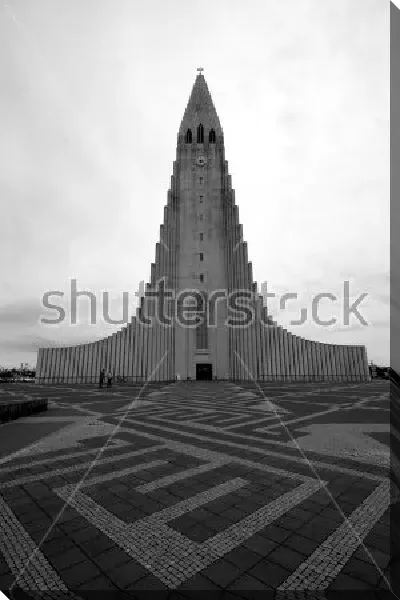 Картина маслом Геометрия в современной архитектуре - церковь в форме космического корабля в стиле арт-деко в Рейкьявике (Исландия)