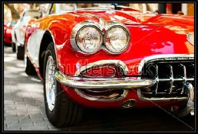 Картина Роскошный ретро автомобиль крупным планом - на первом плане фары и бампер