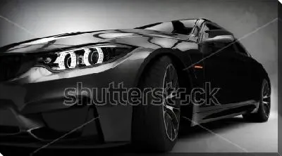 Чёрный роскошный спортивный автомобиль на сером фоне