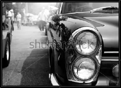 Картина Хромированные фары классического автомобиля