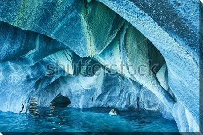 Мраморные пещеры бирюзового цвета и великолепные формы неземной красоты в подводной пещере Патагонии (Чили)