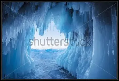 Картина Ледяная пещера на озере Байкал (Россия)