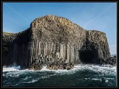 Картина Величественный вход в Фингалову пещеру на острове Стаффа, Шотландия