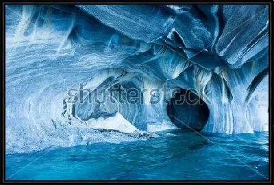 Картина Прекрасный вид на мраморные своды пещеры в Катедраль-де-Мармой в Чили (Патагония)