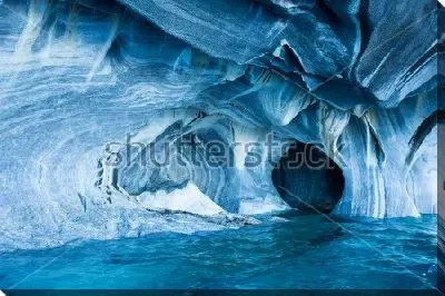 Прекрасный вид на мраморные своды пещеры в Катедраль-де-Мармой в Чили (Патагония)