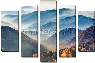 Модульная картина Прекрасный горный пейзаж с видом на осенний лес в утреннем тумане