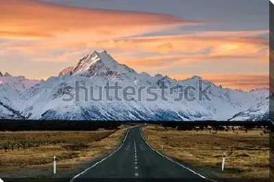 Картина маслом Прекрасный пейзаж с дорогой, ведущей к величественной заснеженной горе Аораки под закатным небом (Новая Зеландия)