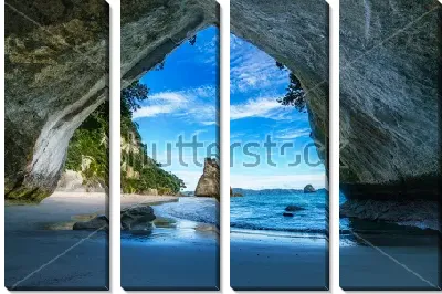 Модульная картина Вид из скалистой арки Кафедральной бухты на пляж и голубой океан (Новая Зеландия)