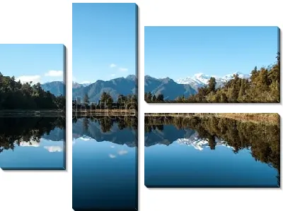 Модульная картина Живописный пейзаж с зеркальной гладью озера Аораки, в котором отражаются горы и леса (Новая Зеландия)