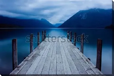 Картина маслом Причал на горном озере с видом на горы в облаках