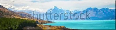 Картина маслом Развёрнутая панорама горных вершин Аораки вдоль голубого озера Пукаки (Новая Зеландия)