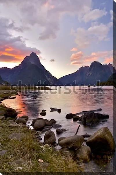 Картина маслом Пейзаж с красивым закатом над пиком Митре в бухте Милфорд-Саунд (Новая Зеландия)