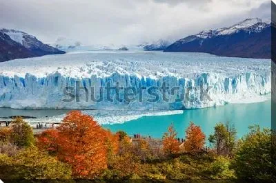 Картина маслом Завораживающий пейзаж с ледником Перито-Морено в Национальном парке Лос-Гласиарес на фоне осеннего леса и скалистых гор на дальнем плане (Аргентина)