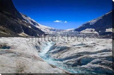 Постер Величественный горный пейзаж с ледником Атабаска (Канада)