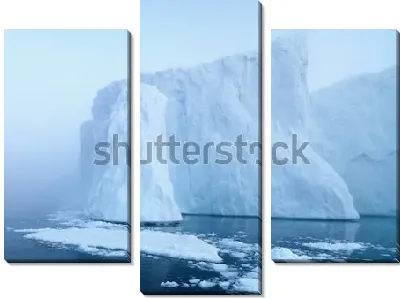 Модульная картина Царственный белоснежный ледник в тумане над океаном