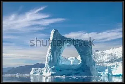 Картина Голубой пейзаж с природной аркой в дрейфующем айсберге на фоне ледника и красивого неба