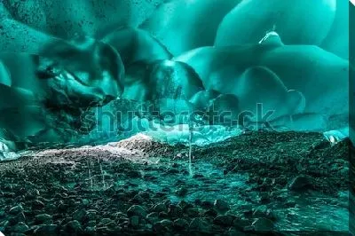 Постер Бирюзовые пещеры ледника Менденхолл на Аляске