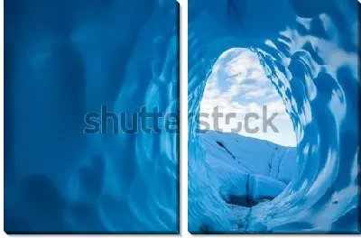 Большой яйцеобразный тоннель внутри голубого ледника Матануска (Аляска)