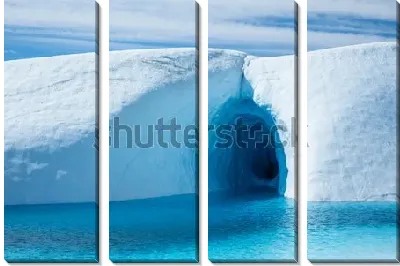 Модульная картина Голубое озеро перед входом в пещеру в леднике Матануска (Аляска)