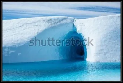 Картина Голубое озеро перед входом в пещеру в леднике Матануска (Аляска)