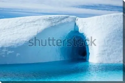 Постер Голубое озеро перед входом в пещеру в леднике Матануска (Аляска)