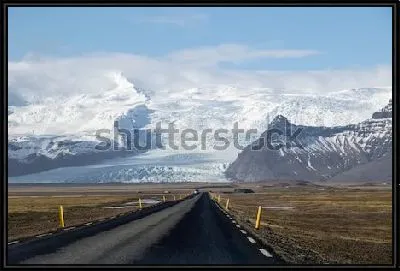 Картина Фантастический пейзаж с дорогой к леднику Ватнайекюдль в солнечный день (Исландия)