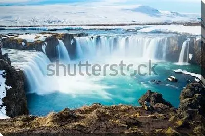 Картина маслом Зимний пейзаж с панорамой водопада Годафосс - одного из самых известных водопадов в Исландии 
