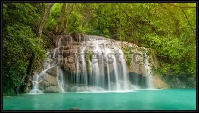 Картина Красивый водопад Эраван в тропическом лесу Национального парка Таиланда