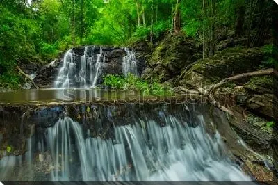 Постер Красивый водопад в тропическом лесу Национального парка Намток Самлан (Таиланд)