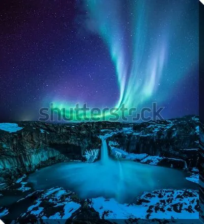 Постер Сказочный пейзаж с северным сиянием над водопадом Альдейярфосс (Исландия)