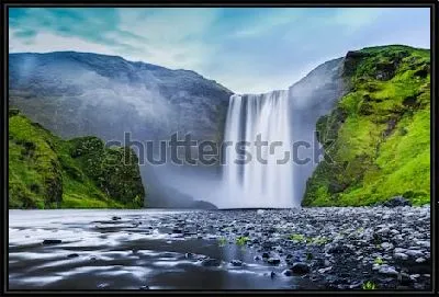 Картина Великолепный вид на водопад Скоугафосс в русле реки Скоуга в южной части Исландии