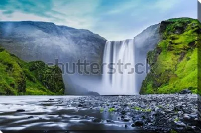 Постер Великолепный вид на водопад Скоугафосс в русле реки Скоуга в южной части Исландии