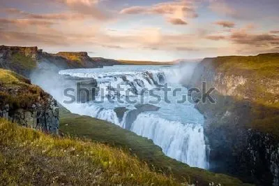 Плакат Вечернее небо над водопадом Гюдльфосс в Исландии