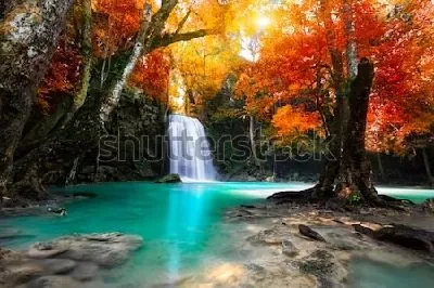 Плакат Сказочный пейзаж с водопадом и голубым озером в осеннем лесу