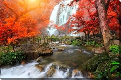 Постер Фантастический осенний пейзаж с водопадом Клонг Лан в тропическом лесу (Таиланд)