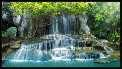 Красивый каскадный водопад в Национальном парке провинции Ратчабури (Таиланд)