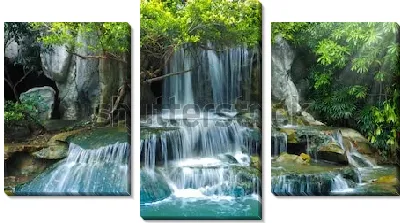 Красивый каскадный водопад в Национальном парке провинции Ратчабури (Таиланд)