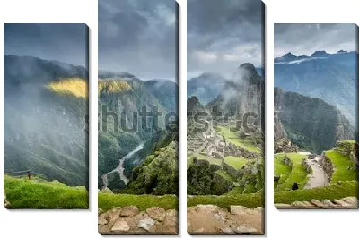 Фантастическая панорама с восходом солнца над древним городом Мачу-Пикчу в Перу