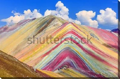 Фантастическая семицветная гора Монтана-де-Сиете - одно из чудес Перу