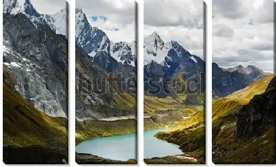 Модульная картина Великолепный пейзаж с высокогорным озером в заснеженных Андах (Перу)
