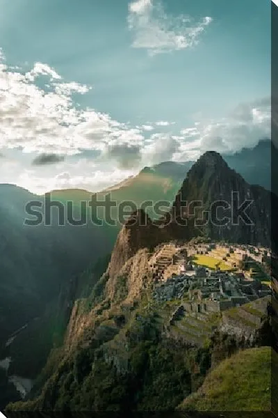Постер Фантастический горный пейзаж с видом на древний город инков Мачу-Пикчу (Перу)