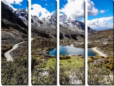 Модульная картина Чудесный пейзаж с красивым голубым озером у подножия снежных гор в Национальном парке Уаскаран (Перу)