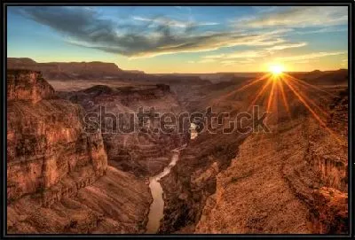 Картина Великолепная панорама Гранд-Каньона в золотых лучах заката (США, штат Аризона)